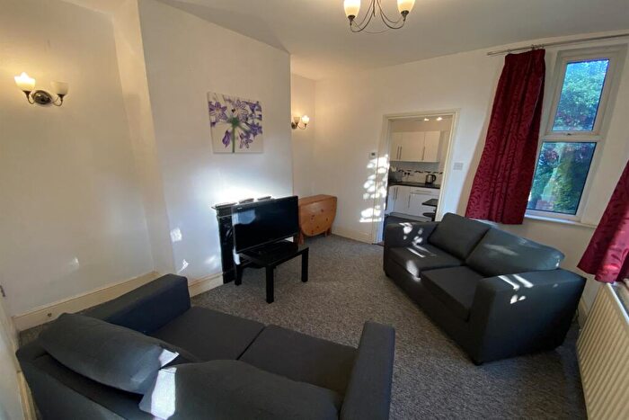 4 Bedroom Semi-Detached House To Rent In Brailsford Road, Dunkirk, NG7