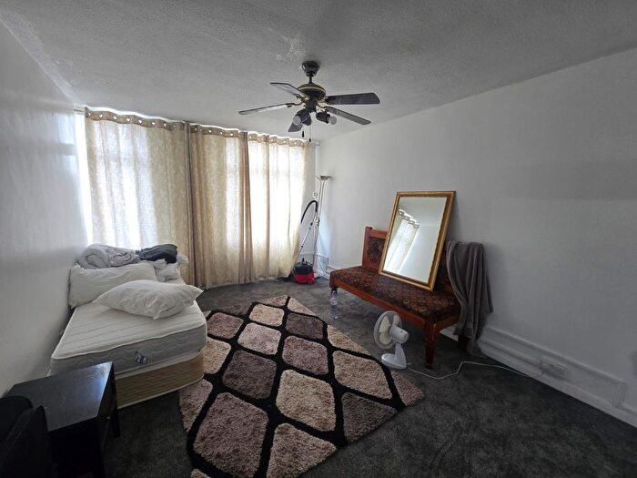 2 Bedroom Flat To Rent In Staines Road West, Sunbury On Thames, TW16
