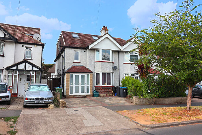 3 Bedroom Maisonette To Rent In Kingsmead Avenue, Surbiton, KT6