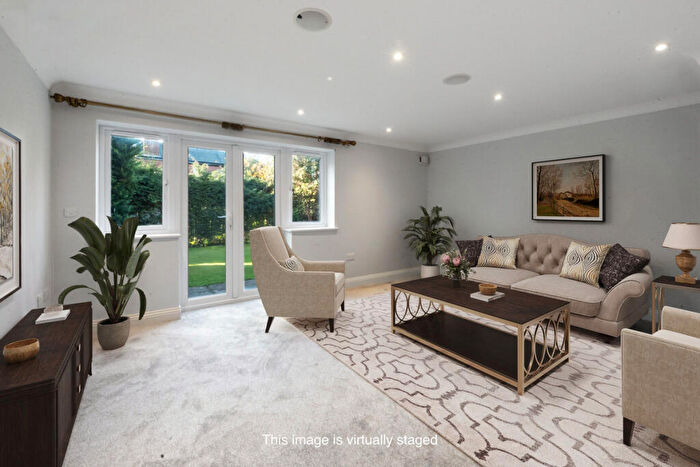 2 Bedroom Flat For Sale In Lawn Close, Datchet, SL3