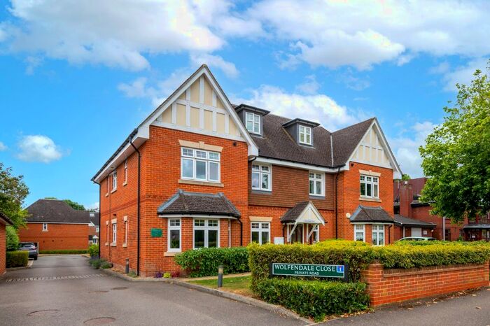 2 Bedroom Flat To Rent In Stoneham Place, Merstham, RH1