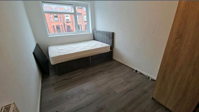 4 Bedroom Flat To Rent In Hathersage Road, Manchester, M13