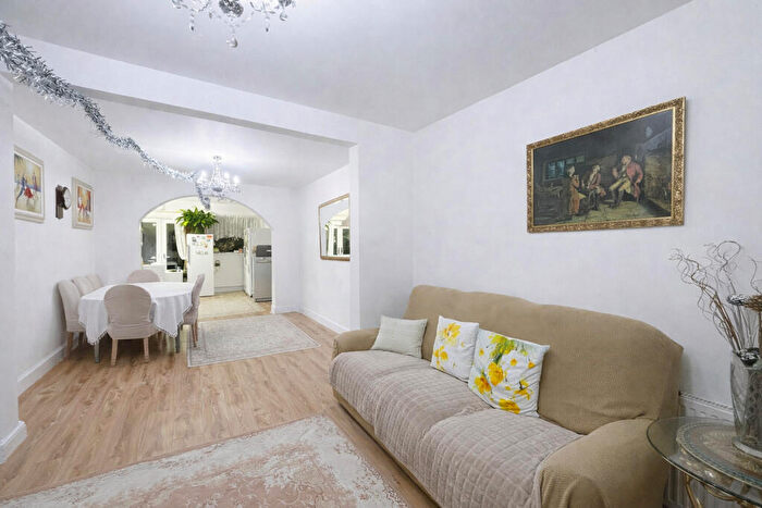 4 Bedroom Semi Detached House To Rent In Deans Lane, Edgware, HA8