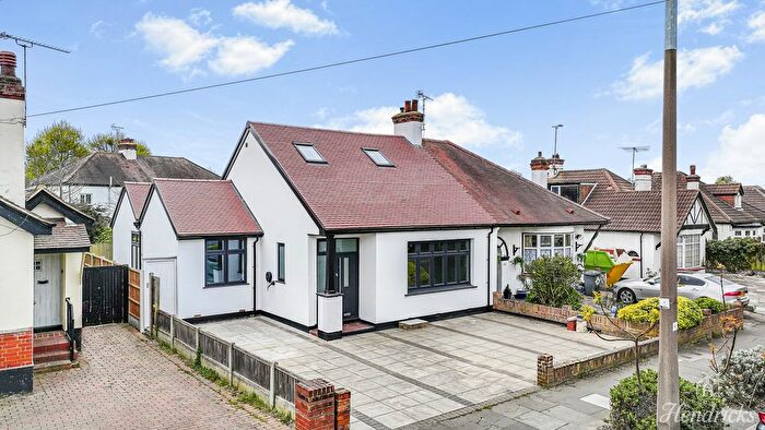 4 Bedroom Semi-Detached House For Sale In Acacia Drive, Southend-On-Sea, SS1