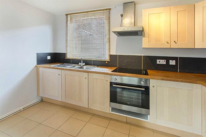 1 Bedroom Flat To Rent In More Close, St Paul's Court, London, W14