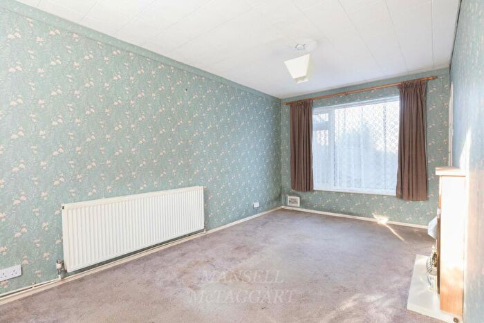 3 Bedroom Terraced House For Sale In Woodlands Road, East Grinstead, RH19