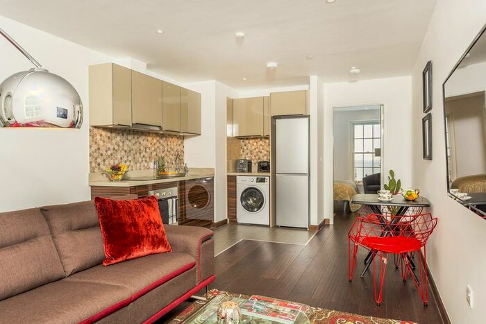 2 Bedroom Apartment To Rent In Queen Victoria Terrace, Sovreign Court, Wapping, E1W