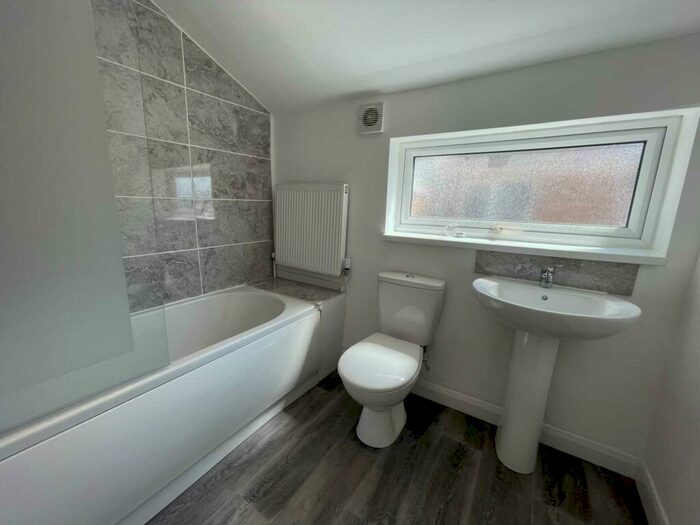 1 Bedroom Flat To Rent In Park Street, Grimsby, DN32