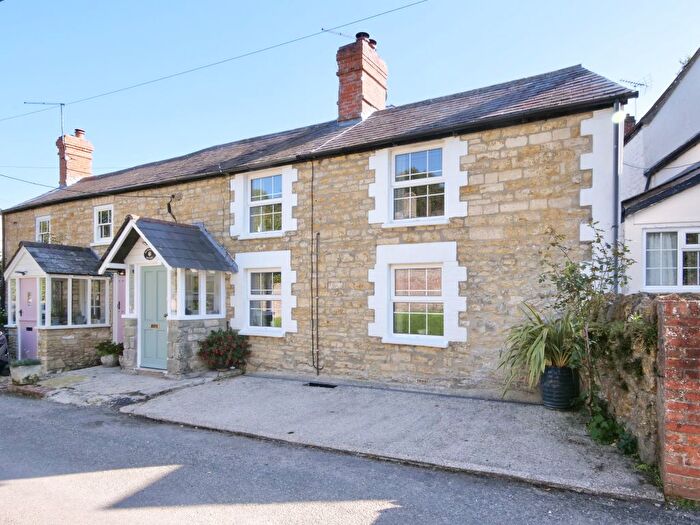 3 Bedroom Semi-Detached House For Sale In Buttercombe Cottage, West Stour, SP8