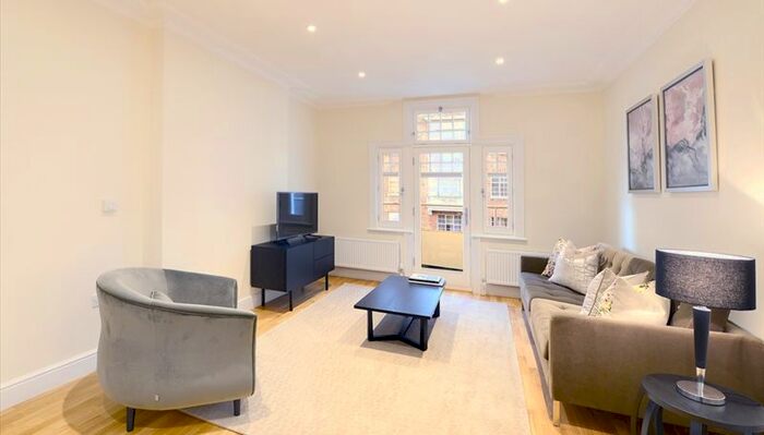 3 Bedroom Flat To Rent In Hamlet Gardens, Ravenscourt Park, London, W6