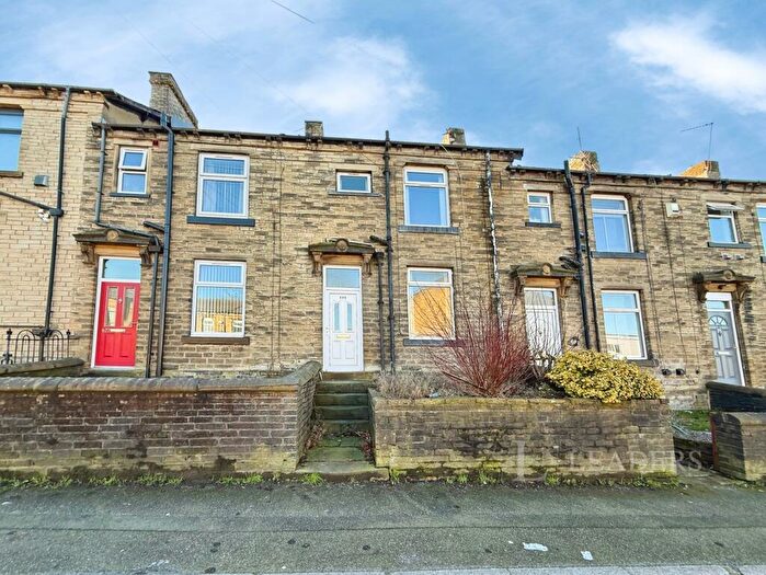 3 Bedroom Terraced House To Rent In Bradford Road, Oakenshaw, BD12