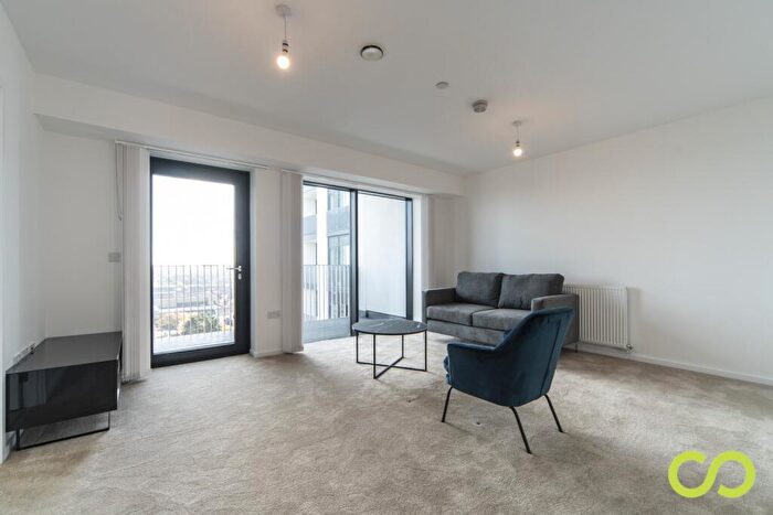 2 Bedroom Flat To Rent In Ilford Hill, Ilford, IG1