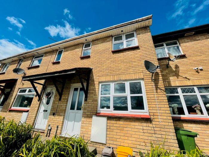 2 Bedroom Property To Rent In Camelot Way, Thornhill, Cardiff, CF14