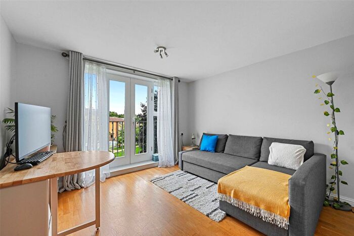 1 Bedroom Flat For Sale In Eastway, Hackney, London, E9