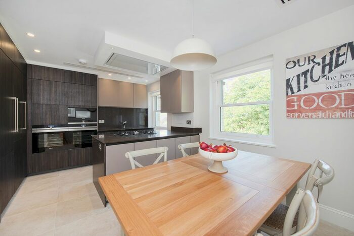 4 Bedroom Flat To Rent In Arkwright Road, Hampstead, NW3