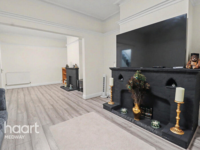 3 Bedroom End Of Terrace House To Rent In Brompton Lane, Rochester, ME2