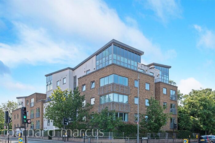 2 Bedroom Apartment For Sale In Lamberts Road, Surbiton, KT5