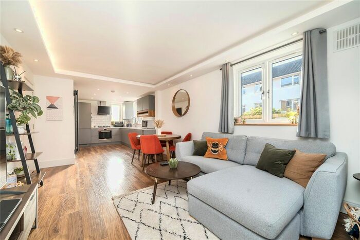 2 Bedroom Flat To Rent In Nightingale Lane, London, SW12