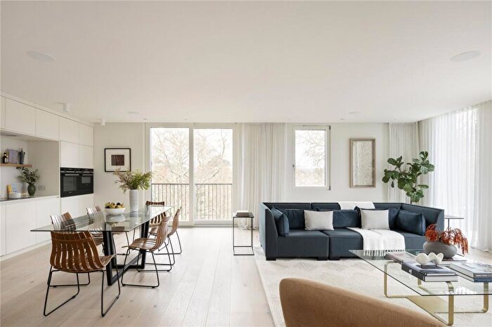 2 Bedroom Penthouse For Sale In Oakley Square, London, NW1