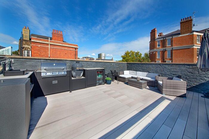 3 Bedroom Terraced House For Sale In Battersea Bridge Road, Battersea Park, SW11