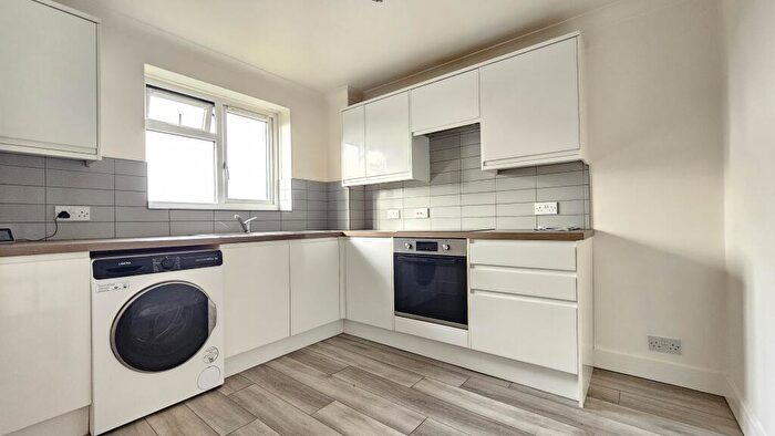 1 Bedroom Flat To Rent In Mounts Road, Greenhithe, Kent, DA9