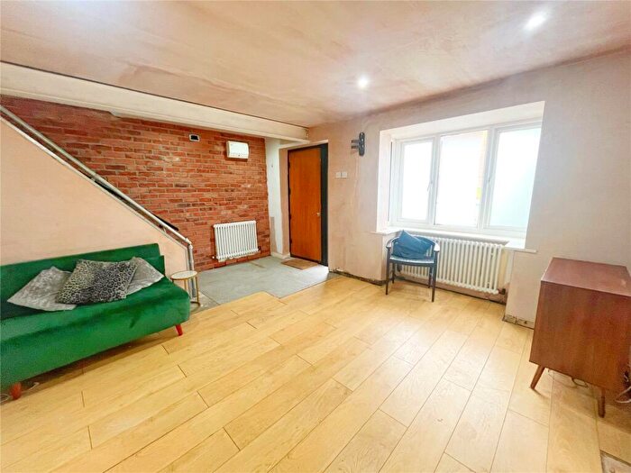 3 Bedroom Detached House For Sale In Catchdale Close, Blackley, Manchester, M9