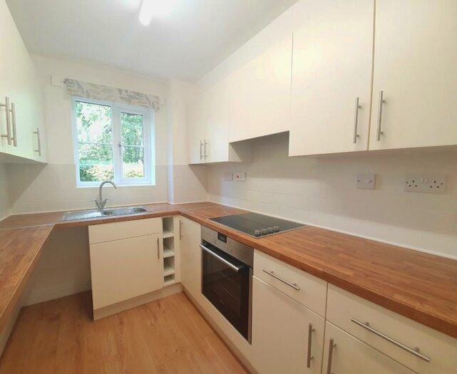1 Bedroom Apartment To Rent In Gladbeck Way, Enfield, EN2
