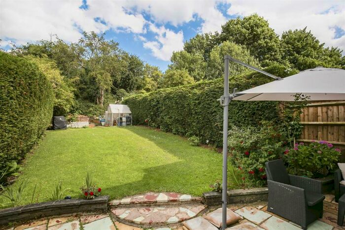 2 Bedroom House To Rent In Gatward Close, Winchmore Hill, N21