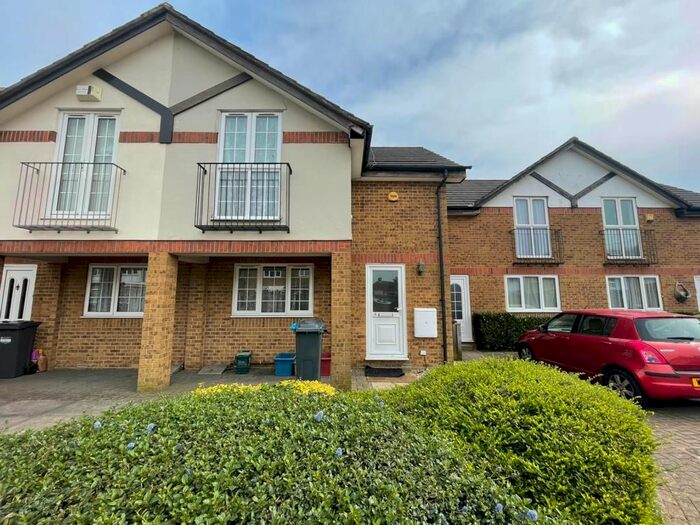2 Bedroom Terraced House To Rent In Sunbury, Feltham, TW13