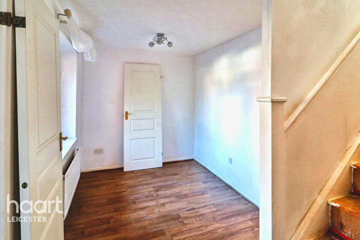 3 Bedroom Detached House For Sale In Norman Court, Leicester, LE2