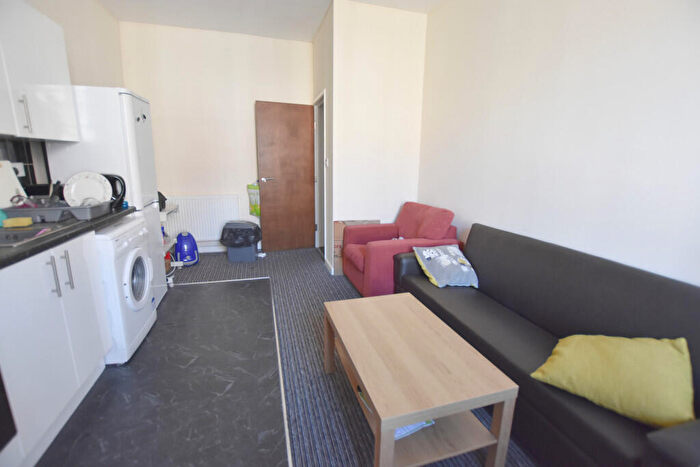 2 Bedroom Flat To Rent In Burns Street, Nottingham, NG7