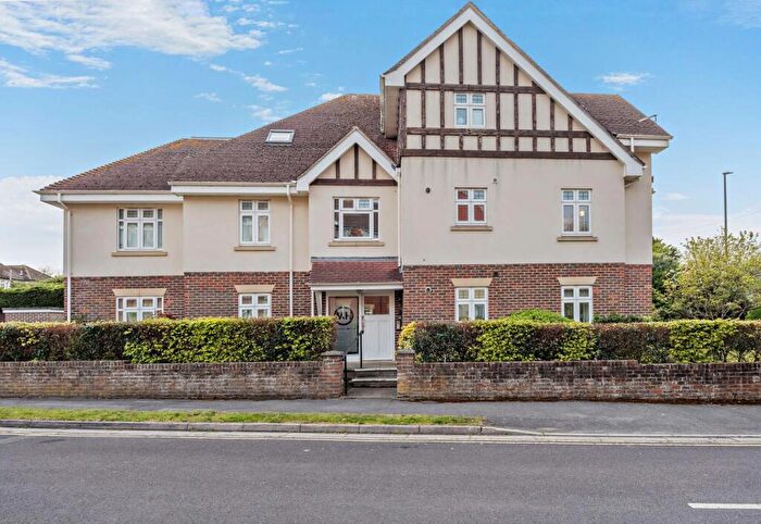 2 Bedroom Apartment For Sale In Stuart Road, Highcliffe, Christchurch, BH23