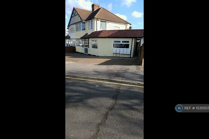 1 Bedroom Flat To Rent In Fairview Crescent, Rayners Lane, HA2