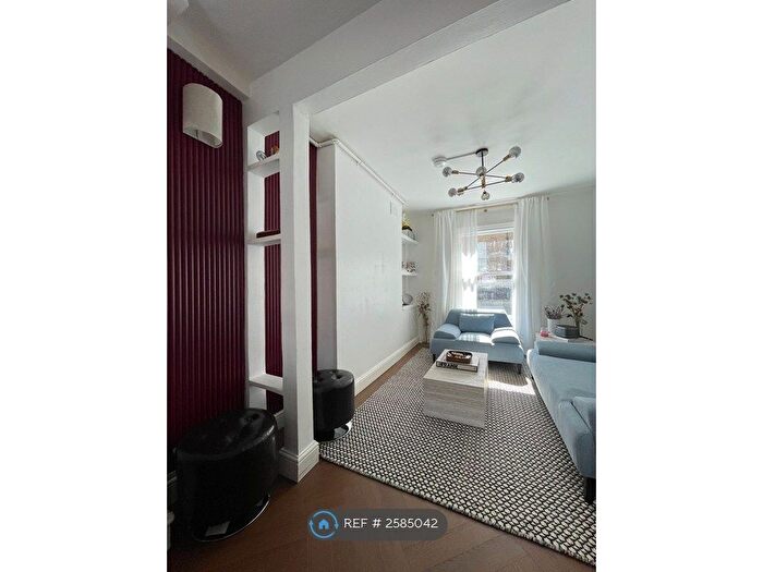 2 Bedroom Flat To Rent In Eversholt Street, London, NW1