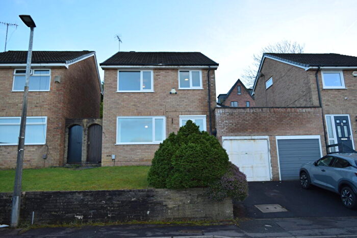 3 Bedroom Link Detached House To Rent In Petrel Close, BB1