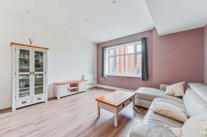 2 Bedroom Flat To Rent In Aldgate House, Sutton, SM1