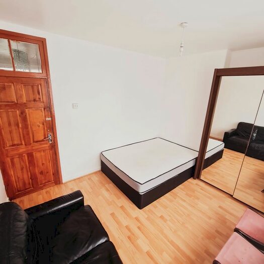 4 Bedroom Flat To Rent In Whiston Road, London, E2