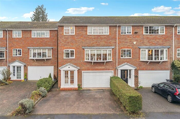3 Bedroom End Terrace House For Sale In Baronsmead, Henley-On-Thames, Oxfordshire, RG9