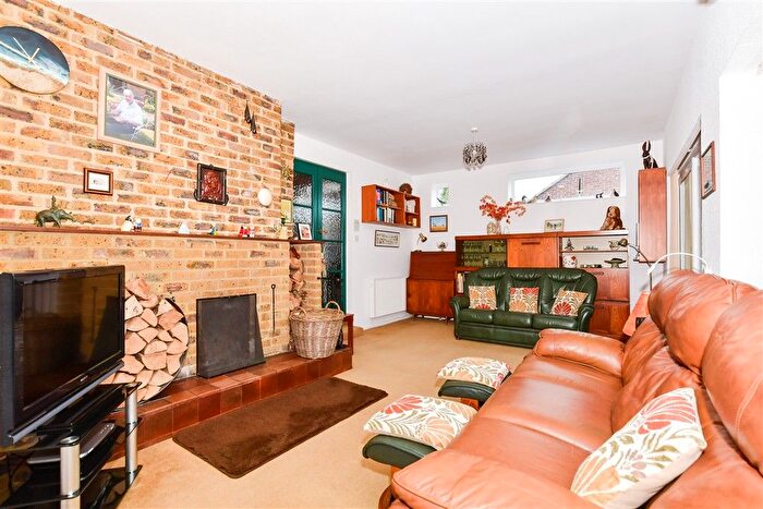 3 Bedroom Detached House For Sale In Marsh Road, Halling, Rochester, Kent, ME2