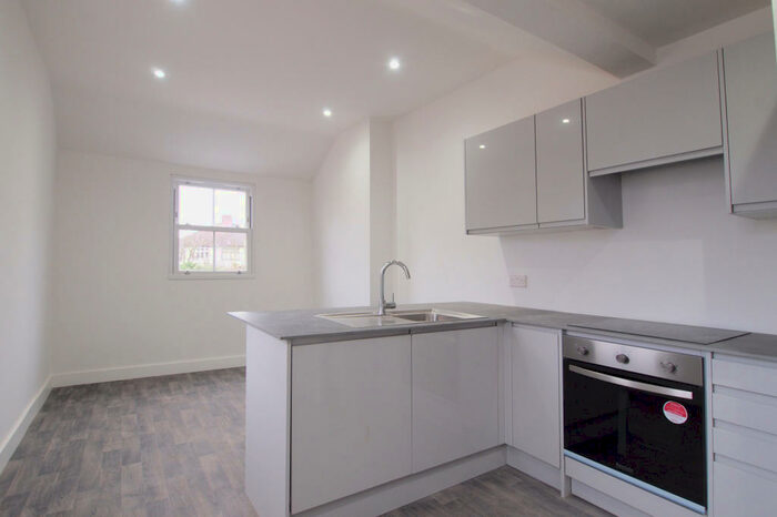 1 Bedroom Flat To Rent In High Street, Ewell Village, Surrey, KT17