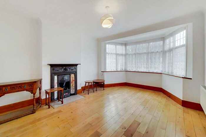 3 Bedroom Detached House To Rent In Lansdowne Road, Stanmore, HA7