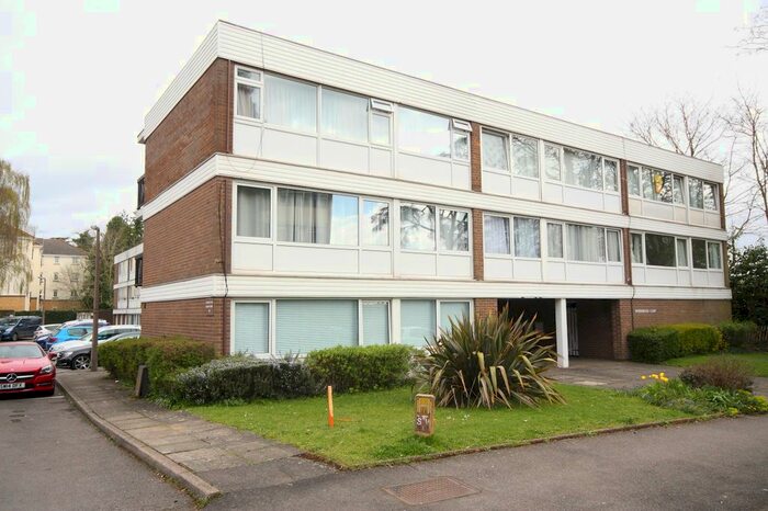 1 Bedroom Flat To Rent In Ravenswood Court, Woking, GU22