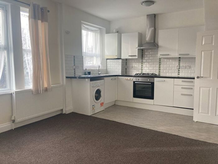 3 Bedroom Flat To Rent In South Birkbeck Road, Leytonstone, E11