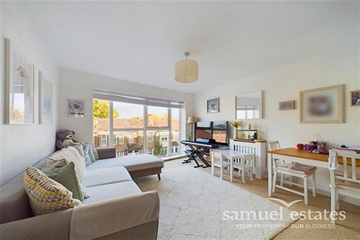 2 Bedroom Flat For Sale In St Georges Court, Colliers Wood, SW19