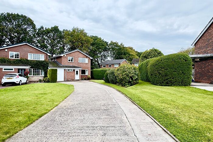 4 Bedroom Link Detached House For Sale In Hardwicke Road, Poynton, SK12