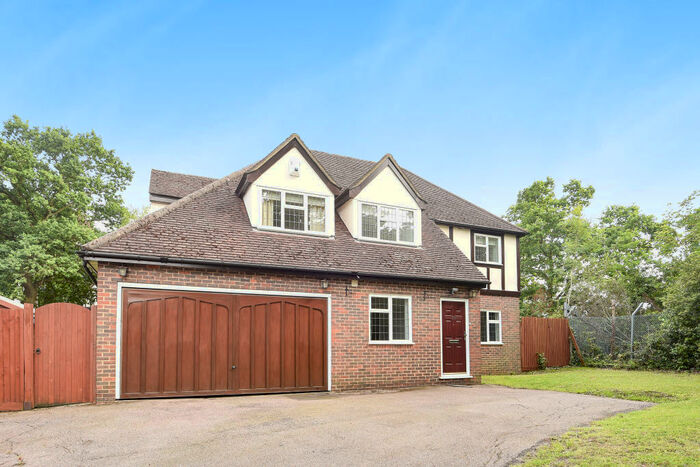 4 Bedroom House To Rent In Dalewood Road, Orpington, BR6