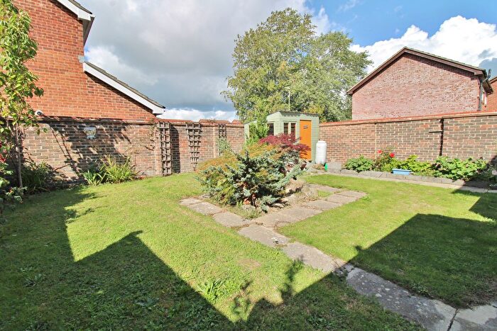 3 Bedroom Link Detached House For Sale In Kestrel Close, Stubbington, PO14