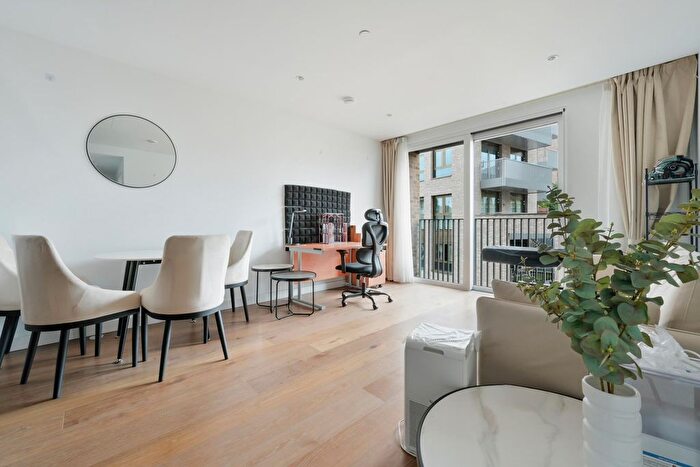 1 Bedroom Flat To Rent In Sovereign Court, Jubilee Walk, London, WC1X