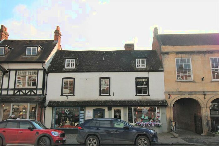 3 Bedroom Flat To Rent In Marlborough High Street, Marlborough, SN8