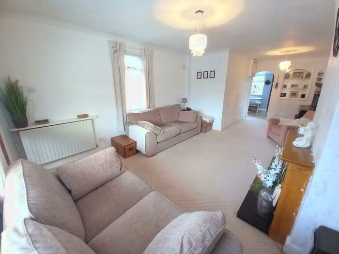 4 Bedroom Bungalow To Rent In Bull Lane, Eccles, Aylesford, ME20
